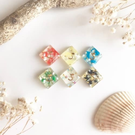 【ピンバッジ】海洋マイクロプラスチックを使ったsobolonオリジナルピンバッジ(全6色)